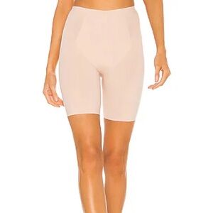 NWT Spanx Thinstincts Mid Thigh Short